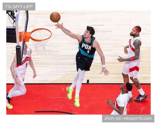 猛龙连续打出防守反击，西亚卡姆完成三次快攻扣篮。